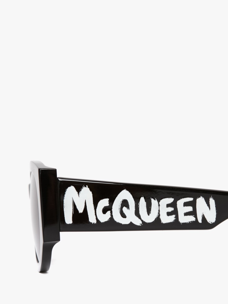 Women's in Graffiti Oval Sunglasses Fashion Alexander McQueen Black/White