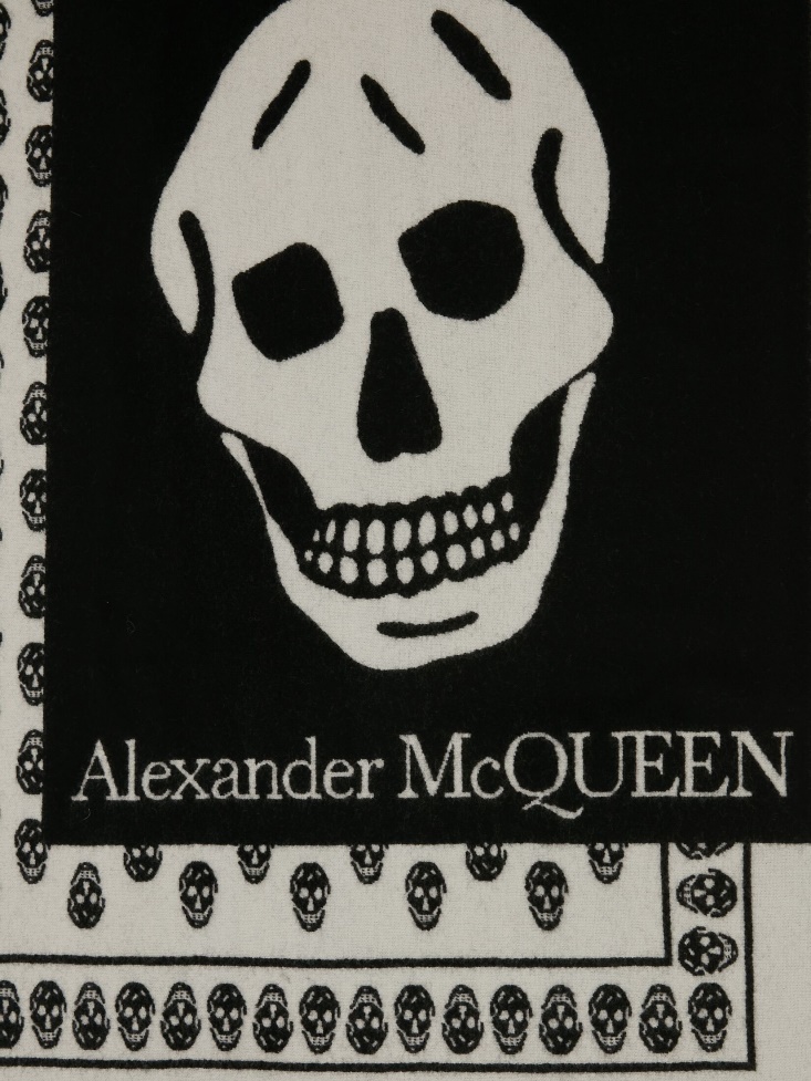 Black/Ivory Women's Oversize Skull On Skull Scarf Fashion Alexander McQueen